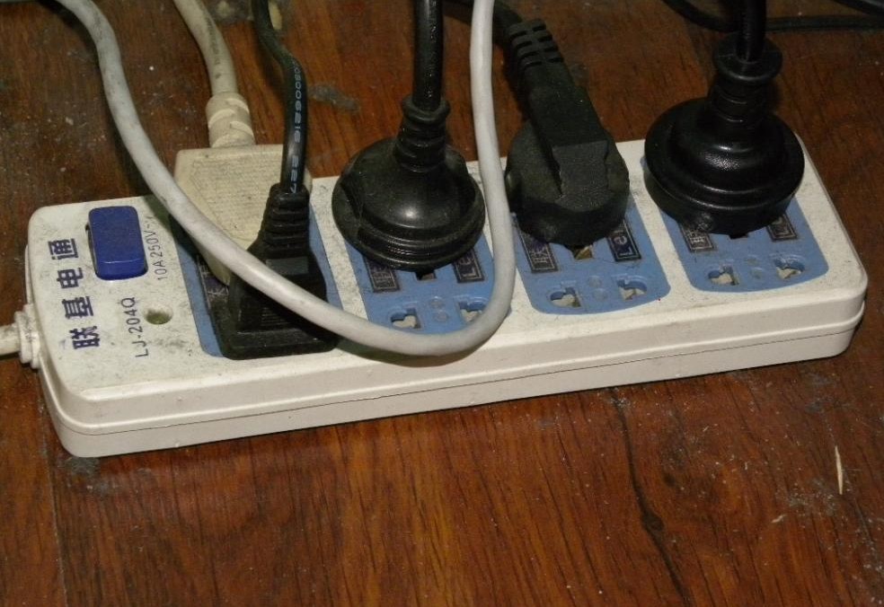 【珠江電纜】家里的插座進水了，怎么處理？
